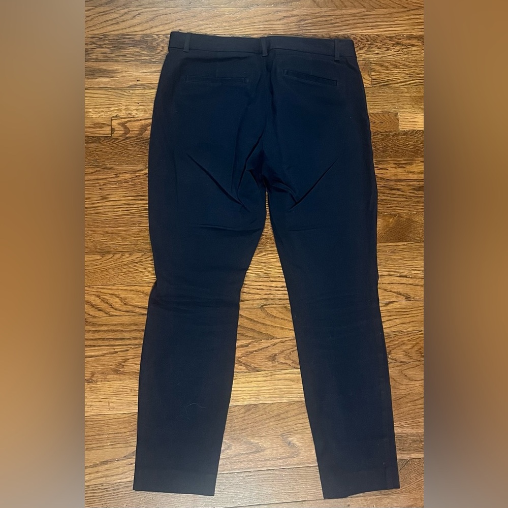 GAP Women's Ankle Crop Pants in Navy Blue